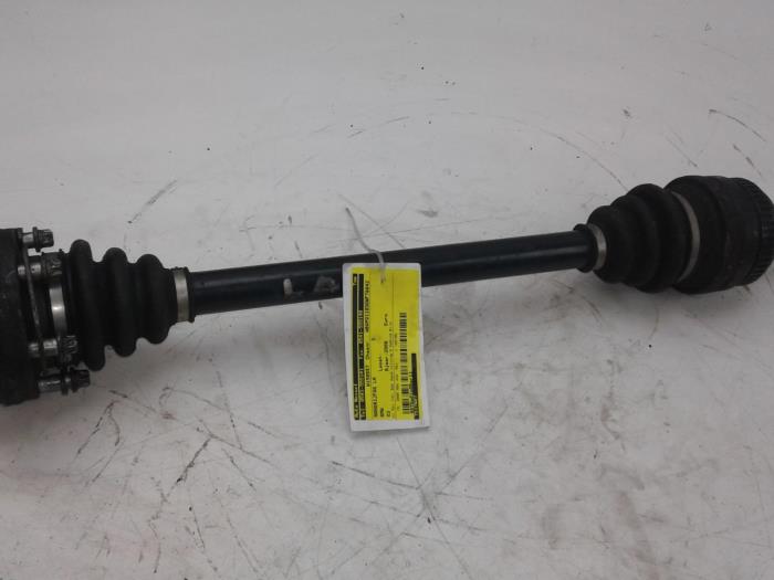 Gebruikte Aandrijfas links-achter BMW X3 (E83) 2.0d 16V Prijs € 42,00 Margeregeling aangeboden door Wessel Parts & Service B.V.