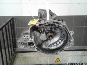 Gebruikte Versnellingsbak Opel Corsa E 1.4 16V Prijs € 399,00 Margeregeling aangeboden door Wessel Parts & Service B.V.