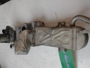EGR koeler van een Audi Q3 (8UB/8UG) 2.0 TDI 16V 140 2013