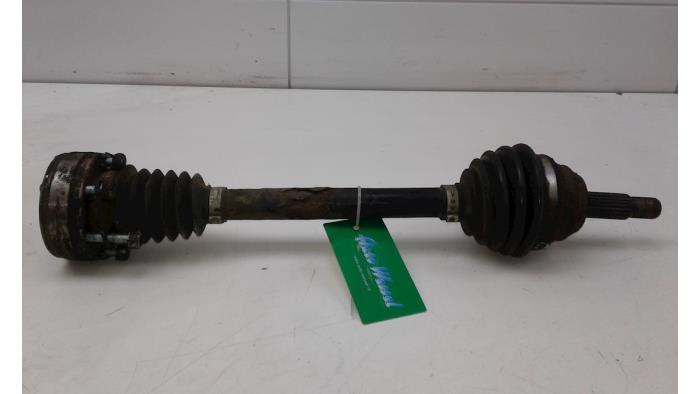 Gebruikte Aandrijfas links-voor Volkswagen Polo Prijs € 26,25 Margeregeling aangeboden door Wessel Parts & Service B.V.