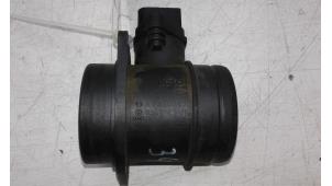 Gebruikte Luchthoeveelheidsmeter Volkswagen Golf V (1K1) 1.9 TDI Prijs € 59,00 Margeregeling aangeboden door Wessel Parts & Service B.V.