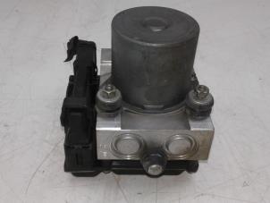 Gebruikte ABS Pomp Landrover Range Rover III (LM) 3.6 TDV8 32V Prijs € 99,00 Margeregeling aangeboden door Wessel Parts & Service B.V.