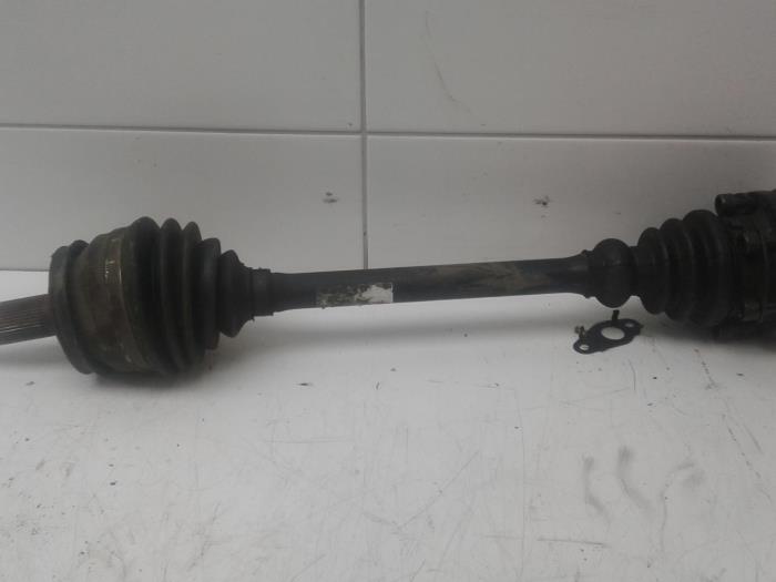 Gebruikte Steekas links-voor Volkswagen Transporter T5 1.9 TDi Prijs € 42,00 Margeregeling aangeboden door Wessel Parts & Service B.V.