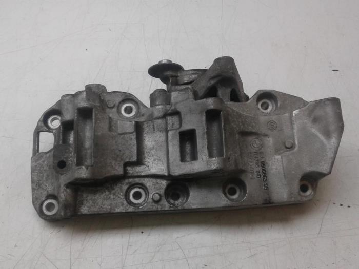 Gebruikte Dynamosteun onder BMW 3 serie (F30) 316d 2.0 16V Prijs € 72,45 Margeregeling aangeboden door Wessel Parts & Service B.V.