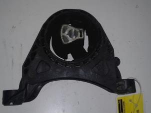 Gebruikte Motorsteun Opel Insignia 2.0 CDTI 16V 140 ecoFLEX Prijs € 49,00 Margeregeling aangeboden door Wessel Parts & Service B.V.
