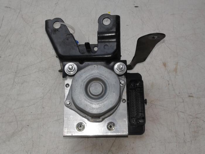 Gebruikte ABS Pomp Peugeot 108 1.2 VTi 12V Prijs € 156,45 Margeregeling aangeboden door Wessel Parts & Service B.V.