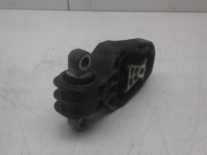 Gebruikte Motorsteun Mercedes A (W176) 1.5 A-180 CDI, A-180d 16V Prijs € 51,45 Margeregeling aangeboden door Wessel Parts & Service B.V.