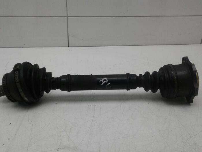 Gebruikte Aandrijfas rechts-voor Audi A6 Avant (C5) 2.5 TDI V6 24V Prijs € 36,75 Margeregeling aangeboden door Wessel Parts & Service B.V.