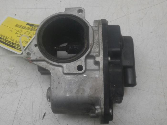 EGR Klep van een Volkswagen Passat Variant (3C5) 2.0 TDI 16V 170 2009