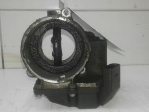 Gebruikte Gasklephuis Volkswagen Multivan T5 (7E/7HC/7HF/7HM) 1.9 TDi Prijs € 65,00 Margeregeling aangeboden door Wessel Parts & Service B.V.