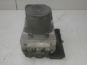 Gebruikte ABS Pomp Renault Wind (EN/E4) Prijs € 79,00 Margeregeling aangeboden door Wessel Parts & Service B.V.