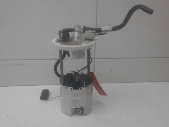 Gebruikte Tank element Pomp Opel Mokka/Mokka X 1.6 16V EcoFlex 4x2 Prijs € 79,80 Margeregeling aangeboden door Wessel Parts & Service B.V.