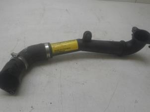 Gebruikte Intercooler Slang Audi A3 Sportback (8VA/8VF) 1.6 TDI Ultra 16V Prijs € 59,00 Margeregeling aangeboden door Wessel Parts & Service B.V.
