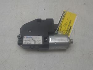 Gebruikte Schuifdak Motor BMW 6 serie (E63) 650 i 4.8 V8 32V Prijs € 75,00 Margeregeling aangeboden door Wessel Parts & Service B.V.