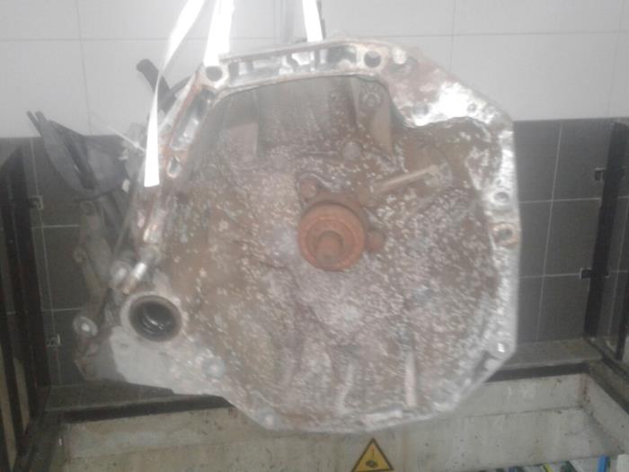 Gebruikte Versnellingsbak Renault Clio III (BR/CR) 1.5 dCi 70 Prijs € 313,95 Margeregeling aangeboden door Wessel Parts & Service B.V.