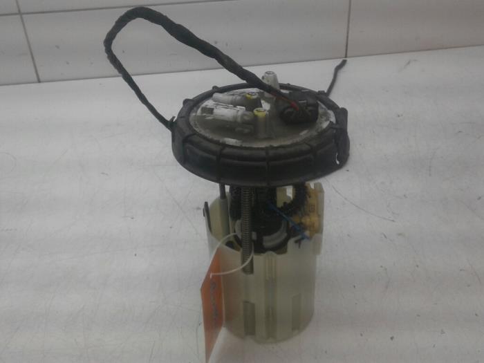 Gebruikte Brandstofpomp Elektrisch Mercedes Vito (639.6) 2.2 116 CDI 16V Euro 5 Prijs € 74,55 Margeregeling aangeboden door Wessel Parts & Service B.V.
