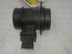 Gebruikte Luchthoeveelheidsmeter Opel Agila (B) 1.3 CDTi 16V Ecotec Prijs € 39,00 Margeregeling aangeboden door Wessel Parts & Service B.V.