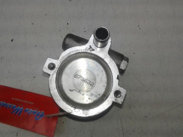 Gebruikte Servopomp Opel Movano (4A1; 4A2; 4B2; 4B3; 4C2; 4C3) 2.5 CDTI Prijs € 78,75 Margeregeling aangeboden door Wessel Parts & Service B.V.