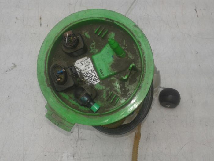Gebruikte Brandstofpomp Elektrisch Volkswagen Golf VII (AUA) 2.0 R 4Motion 16V Prijs € 93,45 Margeregeling aangeboden door Wessel Parts & Service B.V.