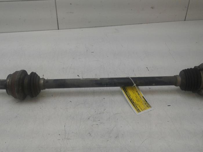 Gebruikte Aandrijfas rechts-achter Volkswagen Golf VII (AUA) 2.0 R 4Motion 16V Prijs € 42,00 Margeregeling aangeboden door Wessel Parts & Service B.V.