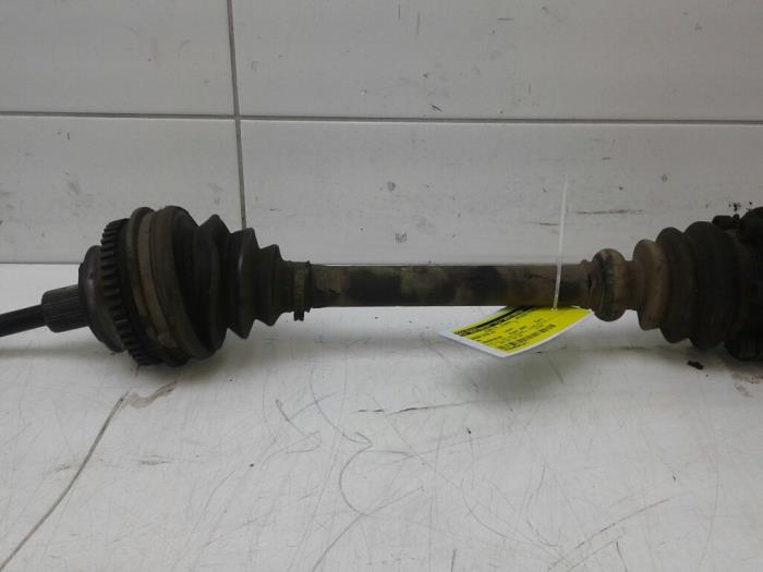 Gebruikte Steekas rechts-voor Volkswagen Transporter T4 2.5 TDI Prijs € 42,00 Margeregeling aangeboden door Wessel Parts & Service B.V.