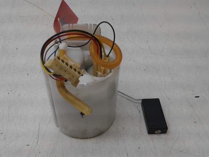 Gebruikte Tank element Pomp Opel Crossland (X) 1.2 Turbo 12V Euro 6 Prijs € 103,95 Margeregeling aangeboden door Wessel Parts & Service B.V.
