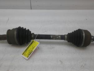 Gebruikte Aandrijfas links-voor Opel Astra J (PC6/PD6/PE6/PF6) 1.6 CDTI 16V Prijs € 75,00 Margeregeling aangeboden door Wessel Parts & Service B.V.