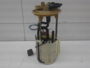 Gebruikte Tank element Pomp Mercedes Sprinter 3t (906.61) 215 CDI 16V Prijs € 99,00 Margeregeling aangeboden door Wessel Parts & Service B.V.