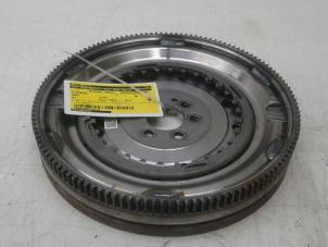 Gebruikte Vliegwiel Audi A1 Sportback (8XA/8XF) 1.0 TFSI Ultra 12V Prijs € 189,00 Margeregeling aangeboden door Wessel Parts & Service B.V.