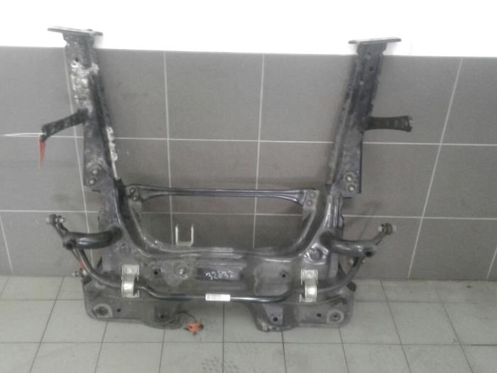 Gebruikte Subframe Opel Combo 1.4 16V ecoFlex Prijs € 131,25 Margeregeling aangeboden door Wessel Parts & Service B.V.