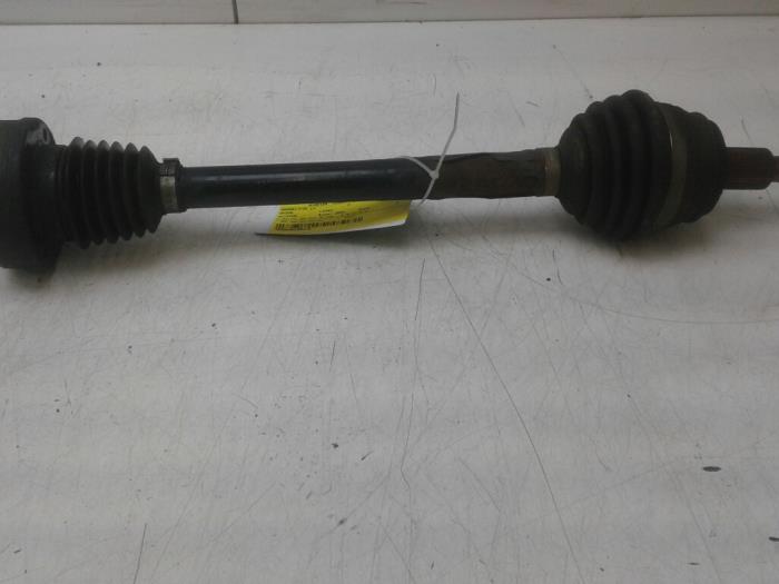 Gebruikte Aandrijfas links-voor Skoda Octavia Combi (1U5) 1.6 Prijs € 36,75 Margeregeling aangeboden door Wessel Parts & Service B.V.