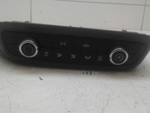 Gebruikte Chaufage Bedieningspaneel Opel Crossland (X) 1.6 CDTi 100 Prijs € 99,00 Margeregeling aangeboden door Wessel Parts & Service B.V.