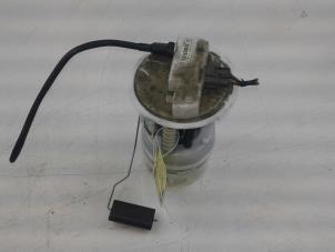 Gebruikte Tank element Pomp Renault Clio IV (5R) 1.2 16V Prijs € 75,00 Margeregeling aangeboden door Wessel Parts & Service B.V.