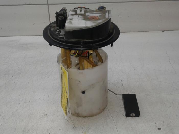Gebruikte Tank element Pomp Peugeot 2008 (CU) 1.6 BlueHDi 115 16V Prijs € 124,95 Margeregeling aangeboden door Wessel Parts & Service B.V.