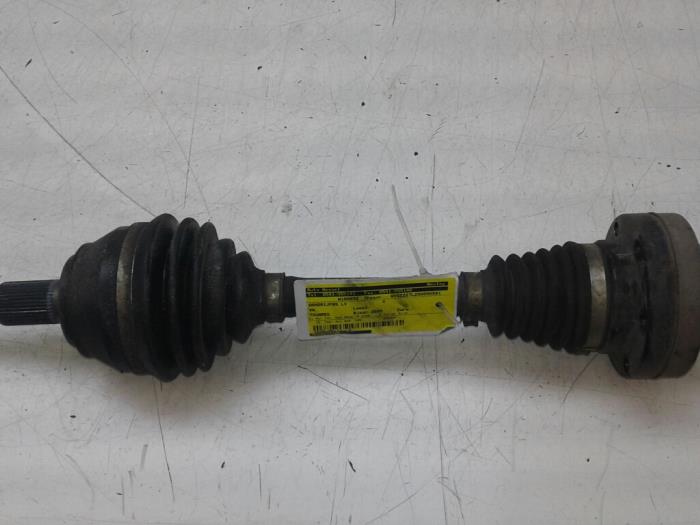 Gebruikte Steekas links-voor Volkswagen Touareg (7LA/7L6) 2.5 TDI R5 Prijs € 42,00 Margeregeling aangeboden door Wessel Parts & Service B.V.
