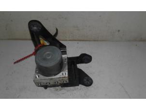 Gebruikte ABS Pomp Renault Scénic II (JM) 2.0 16V Prijs € 39,00 Margeregeling aangeboden door Wessel Parts & Service B.V.