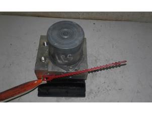 Gebruikte ABS Pomp Renault Scénic II (JM) 1.9 dCi 120 Prijs € 39,00 Margeregeling aangeboden door Wessel Parts & Service B.V.