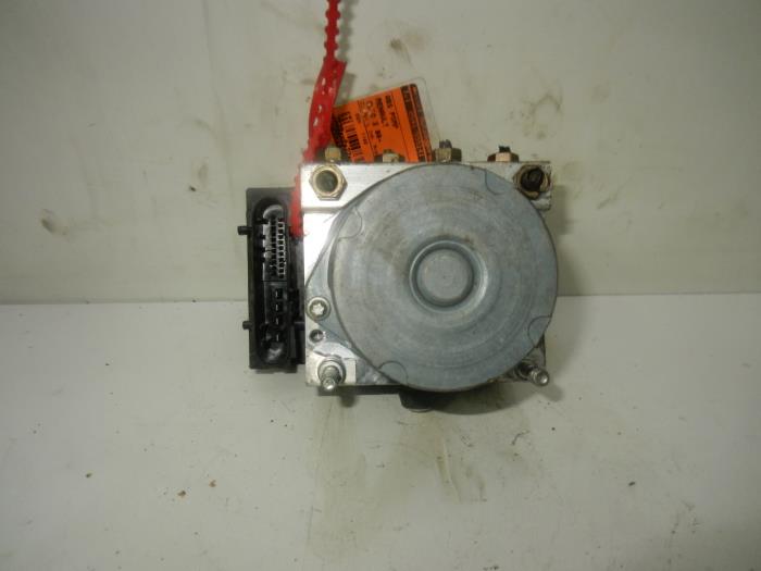 Gebruikte ABS Pomp Renault Clio Prijs € 36,75 Margeregeling aangeboden door Wessel Parts & Service B.V.