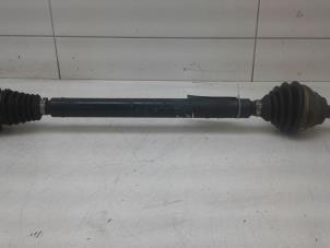 Gebruikte Aandrijfas rechts-voor Volkswagen Passat Variant (3C5) 2.0 TDI 140 Prijs € 59,00 Margeregeling aangeboden door Wessel Parts & Service B.V.