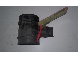 Gebruikte Luchthoeveelheidsmeter Opel Combo (Corsa C) 1.3 CDTI 16V Prijs € 30,00 Margeregeling aangeboden door Wessel Parts & Service B.V.