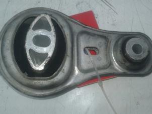 Gebruikte Motorrubber Opel Movano Combi 2.3 CDTi 16V Prijs € 39,00 Margeregeling aangeboden door Wessel Parts & Service B.V.