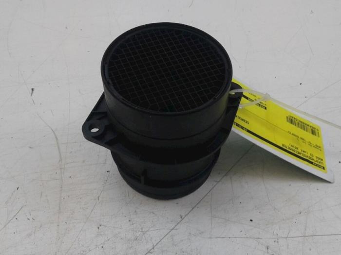 Gebruikte Luchthoeveelheidsmeter Audi Q3 (8UB/8UG) 2.0 TDI 16V 140 Prijs € 47,25 Margeregeling aangeboden door Wessel Parts & Service B.V.