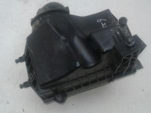 Gebruikte Luchtfilterhuis Opel Mokka/Mokka X 1.6 CDTI 16V 4x2 Prijs € 55,00 Margeregeling aangeboden door Wessel Parts & Service B.V.