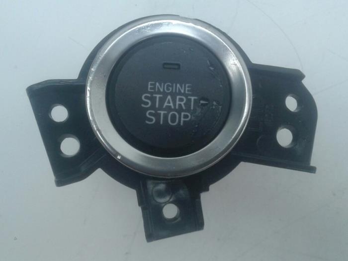 Gebruikte Start/Stop schakelaar Hyundai I30 Prijs € 51,45 Margeregeling aangeboden door Wessel Parts & Service B.V.