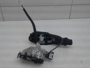 Gebruikte Deurslot Mechaniek 4Deurs links-achter Opel Crossland X/Crossland 1.2 Turbo 12V Prijs € 69,00 Margeregeling aangeboden door Wessel Parts & Service B.V.