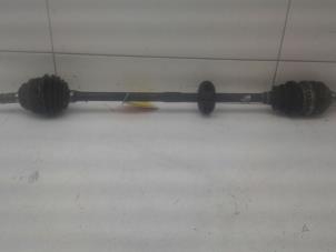 Gebruikte Aandrijfas rechts-voor Opel Astra G (F08/48) Prijs € 39,00 Margeregeling aangeboden door Wessel Parts & Service B.V.