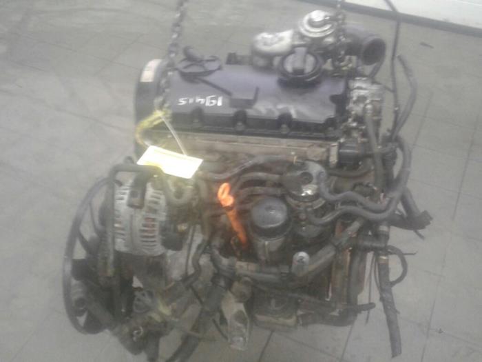 Gebruikte Motor Volkswagen Passat Variant (3B6) 1.9 TDI 100 Prijs € 471,45 Margeregeling aangeboden door Wessel Parts & Service B.V.