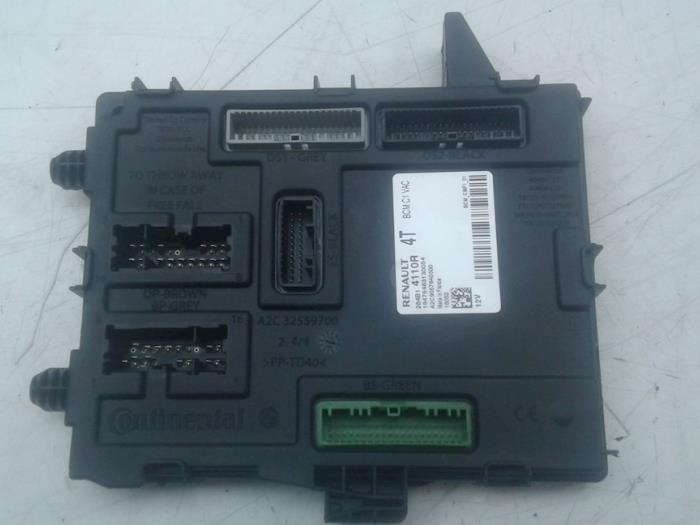 Gebruikte Computer Diversen Renault Megane IV Estate (RFBK) 1.2 Energy TCE 100 Prijs € 208,95 Margeregeling aangeboden door Wessel Parts & Service B.V.