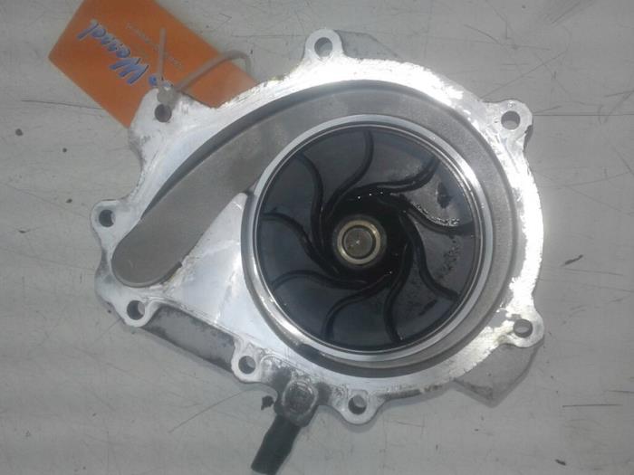 Gebruikte Waterpomp Mercedes C (W205) C-220 2.2 CDI BlueTEC, C-220 d 16V Prijs € 93,45 Margeregeling aangeboden door Wessel Parts & Service B.V.