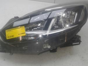 Gebruikte Koplamp links Opel Zafira Prijs op aanvraag aangeboden door Wessel Parts & Service B.V.